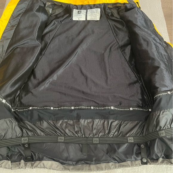 [M]Analog Freedom Ski Snowboard Jacket in Yellow and Gray - Picture 5 of 10